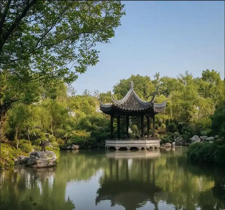 长沙雨花逃离餐饮有限公司